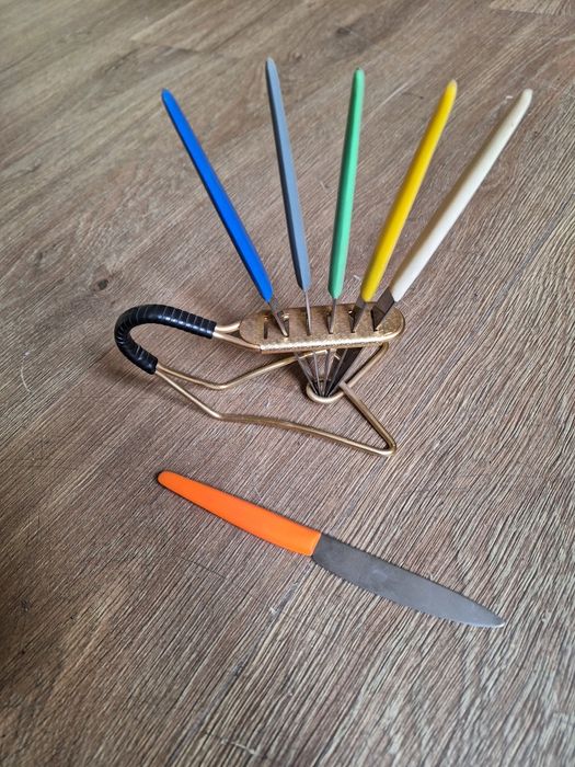 Komplet kolorowych nożyków z okresu PRL