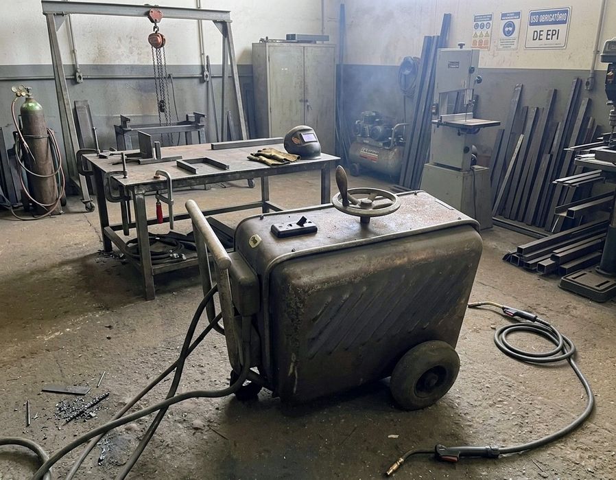 Máquina de Soldar Vintage Jocar (185A) – Clássico Industrial