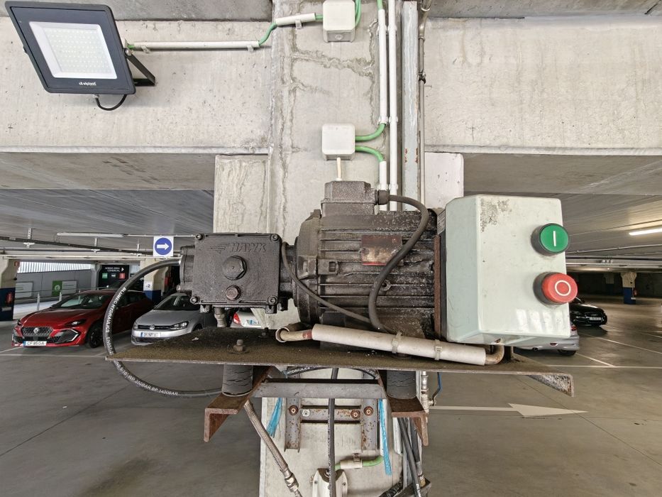 Motor elétrico em bom estado
