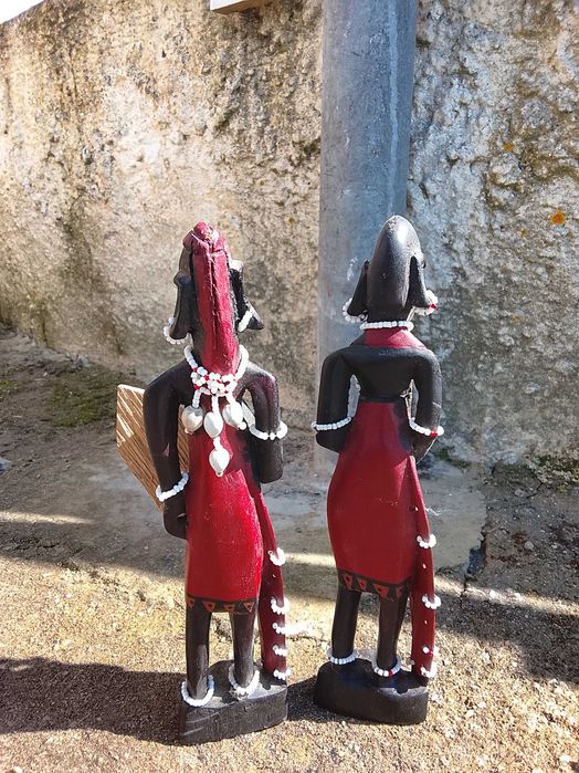Figuras arte africana em madeira