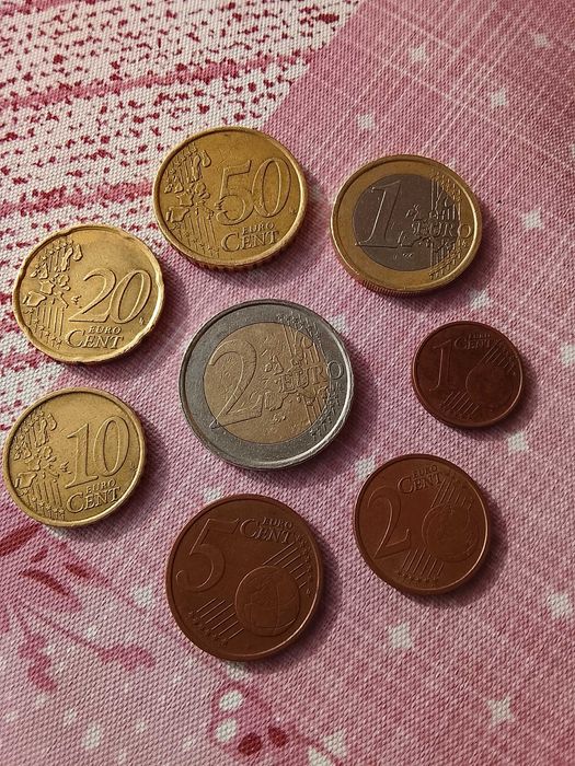 Set moedas 2002 Itália mais oferta de moeda do mesmo ano com erro.