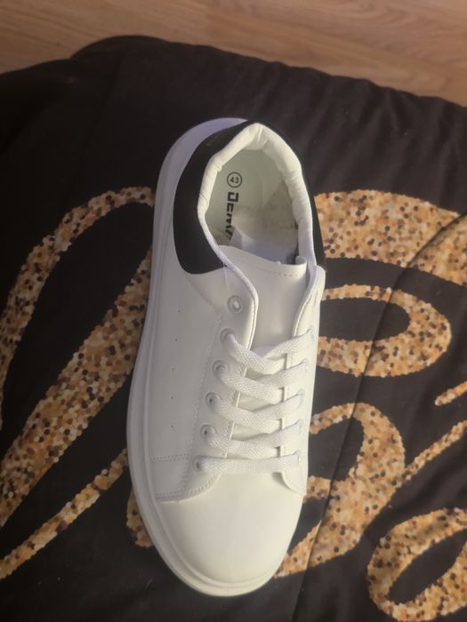 Vende se tennis alexander mcqueen
