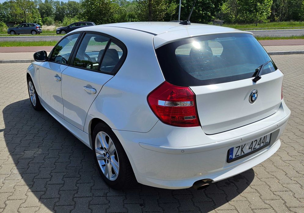 BMW seria 1  E87 2011r 2.0 benzyna