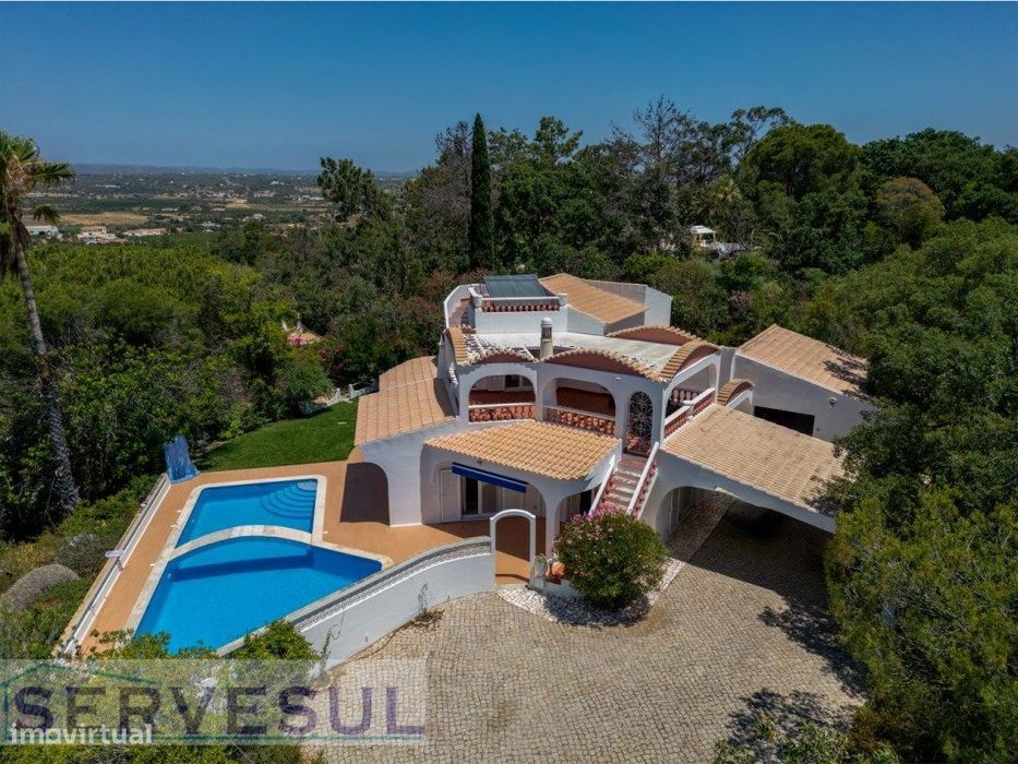 Moradia Deslumbrante de 2 andares com 274 m², composta por 4 quarto...