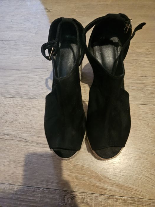 Buty na koturnie