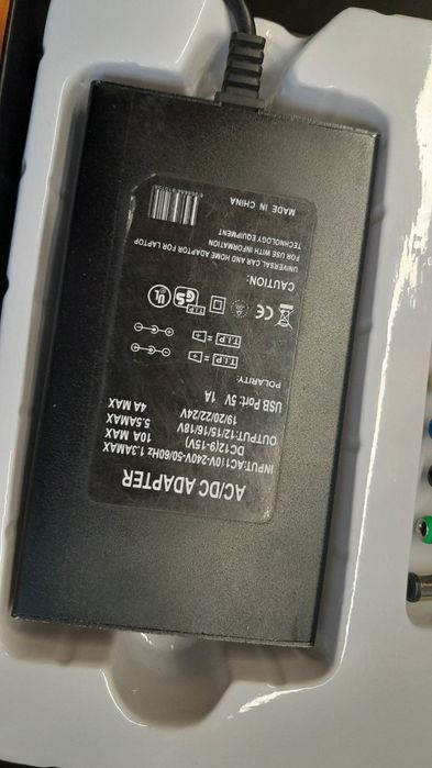 Продам адаптер для ноутбука в машине на запчасти