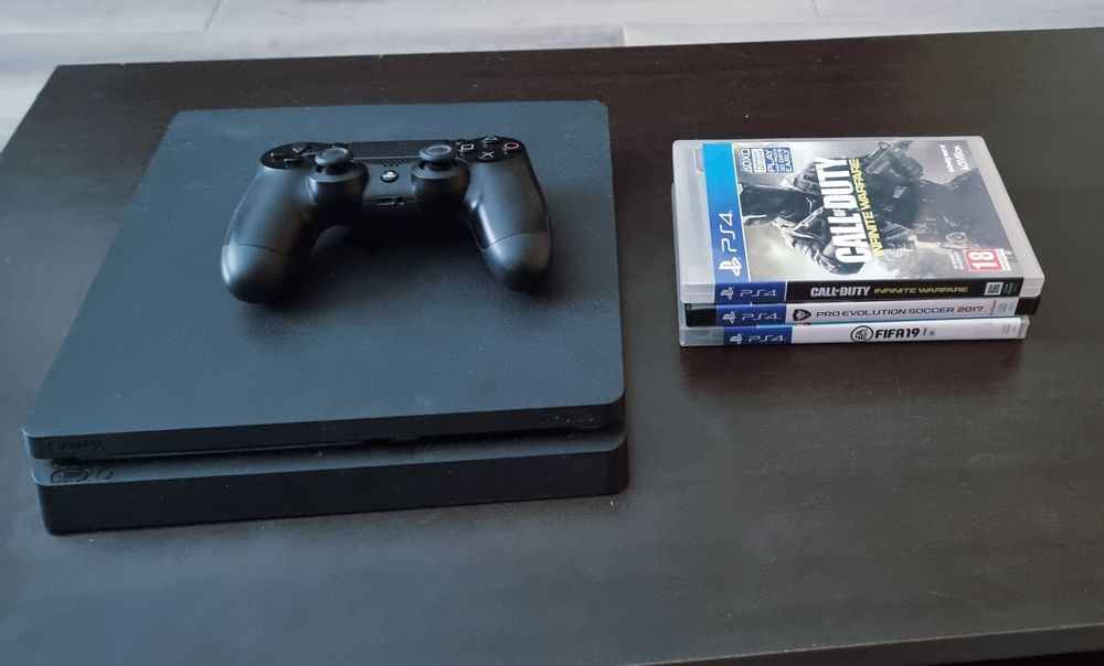 Playstation  4 slim