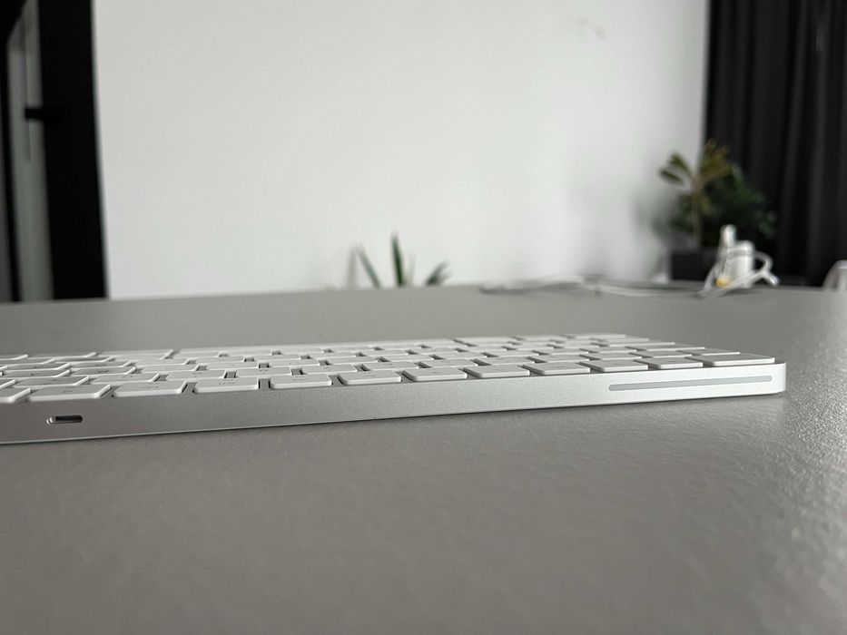 Apple Magic Keyboard z Touch ID i Numpad A2520