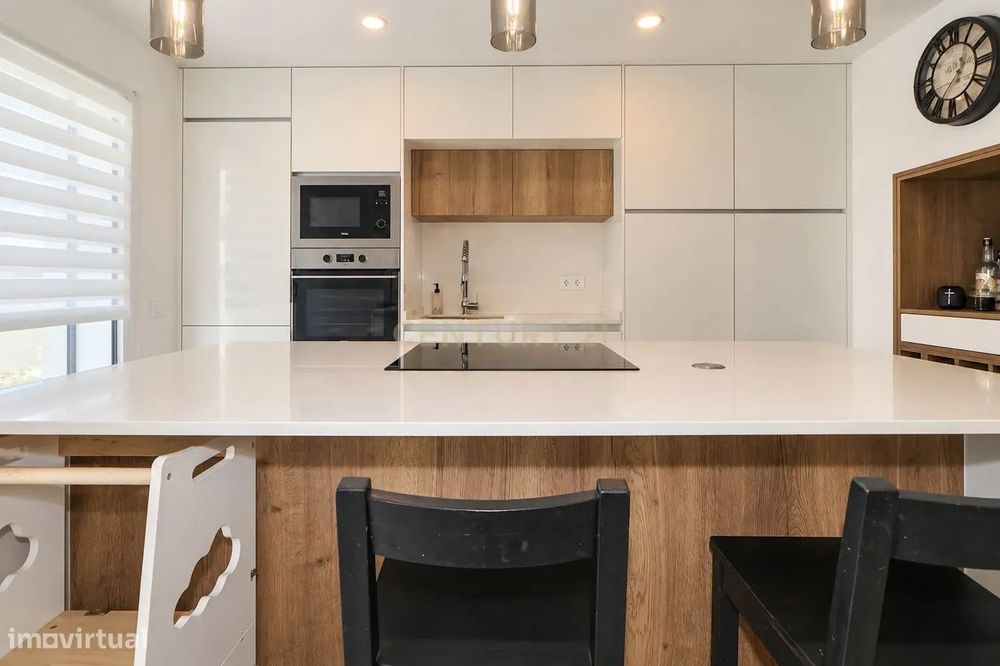 Moradia T3+1 Totalmente Remodelada e com Piscina | Alto do Moinho | Co