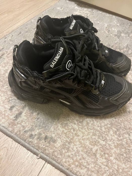 balenciaga runner triple black 2
