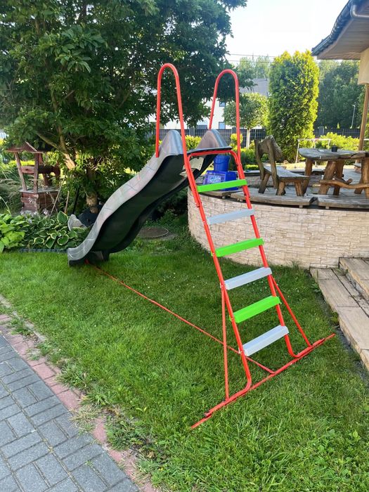 Zjeżdzalnia z drabinką