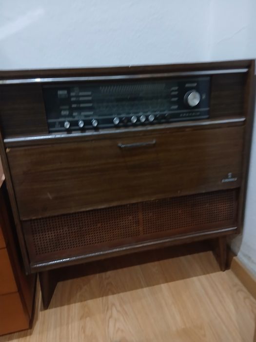 Gira discos Grundig