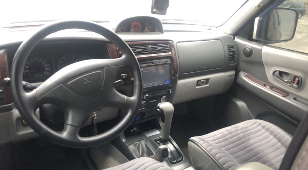 Mitsubishi pajero sport