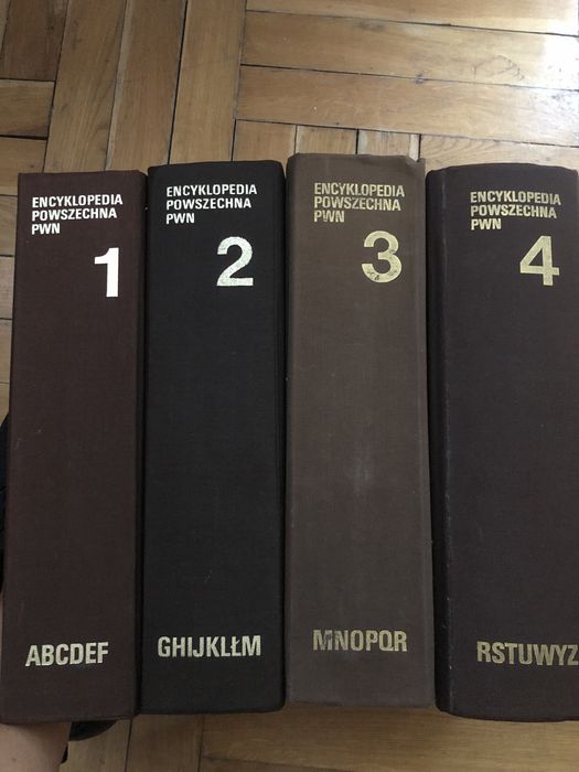 Encyklopedia Powszechna PWN IV tomy