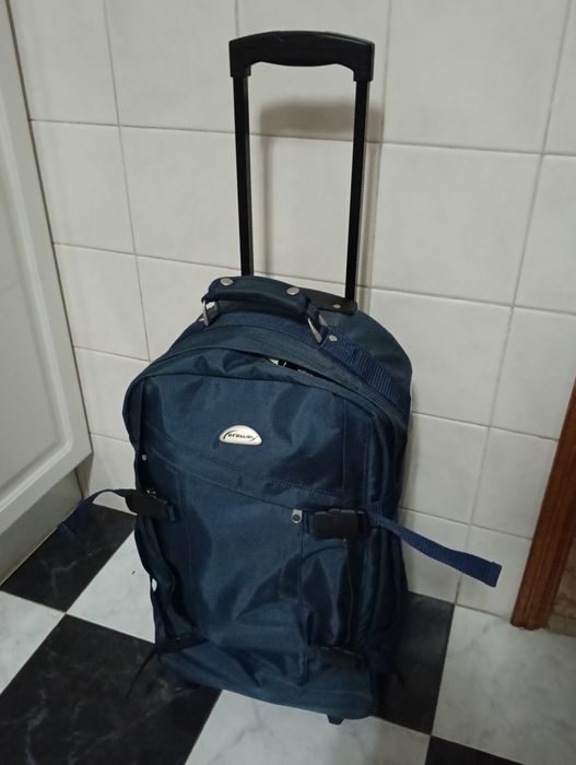 Mala de viagem de qualidade superior, usada uma vez,troler com 2 rodas