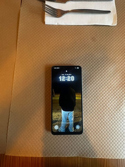 Samsung A06 (em bom estado)