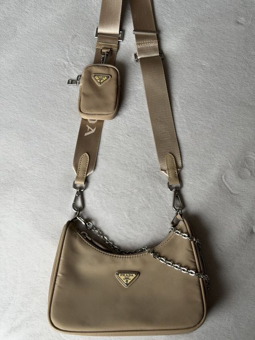 Сумка від Prada Re-edition