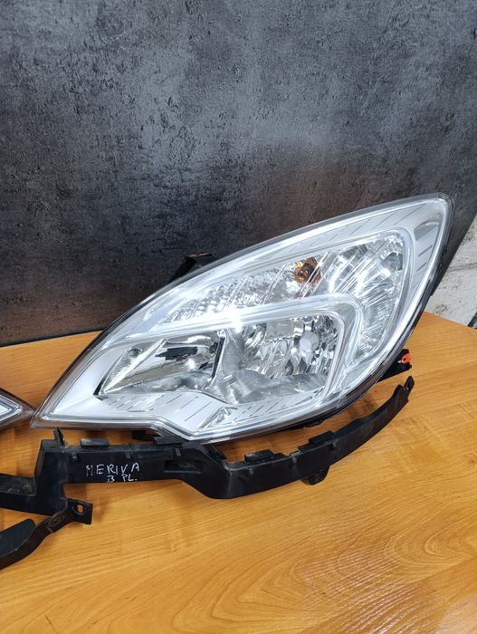 Lampa przód lewa plus wślisk Meriva B