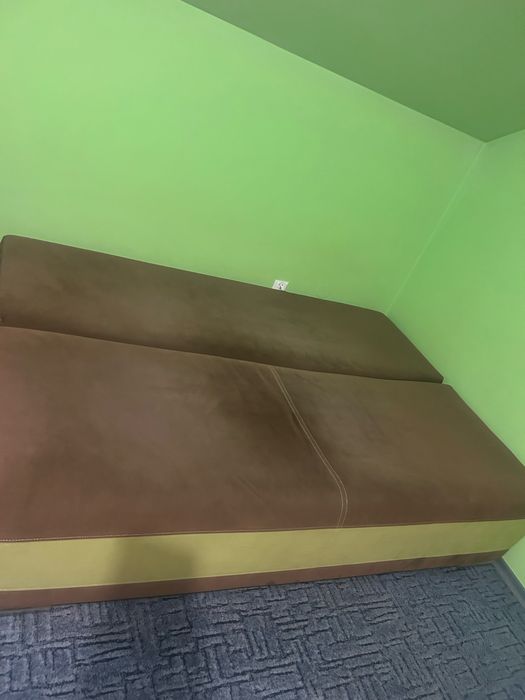 Sofa brązowo zielona