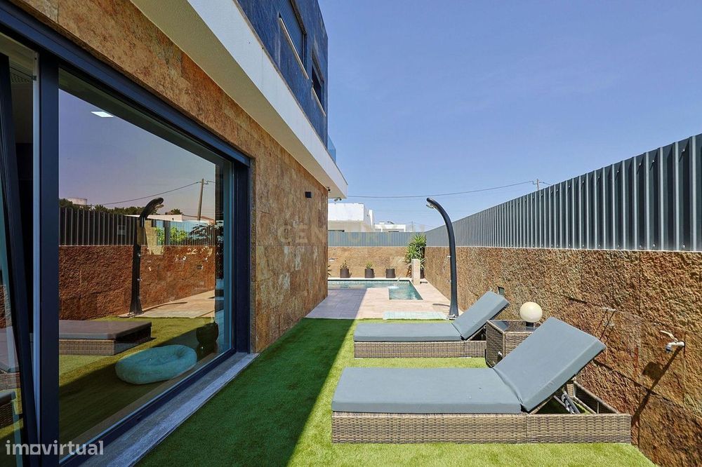 Moradia de Luxo | Duas Master Suites | Piscina de Água Salgada