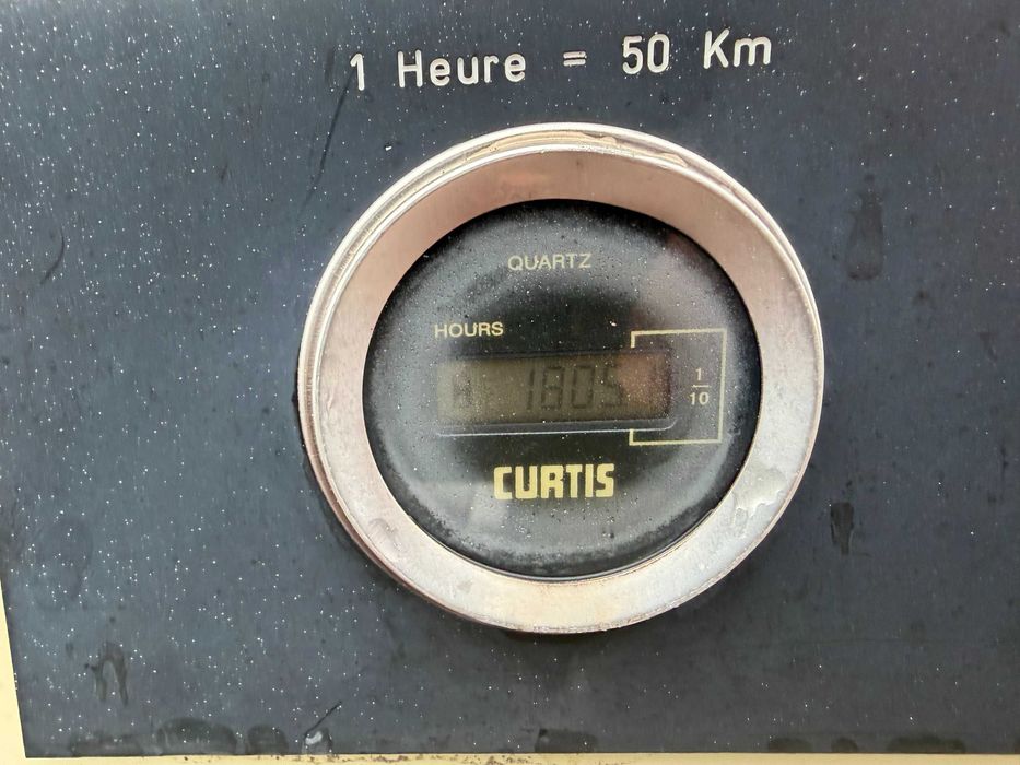 Nissan Cabstar plataforma elevatória 10mt