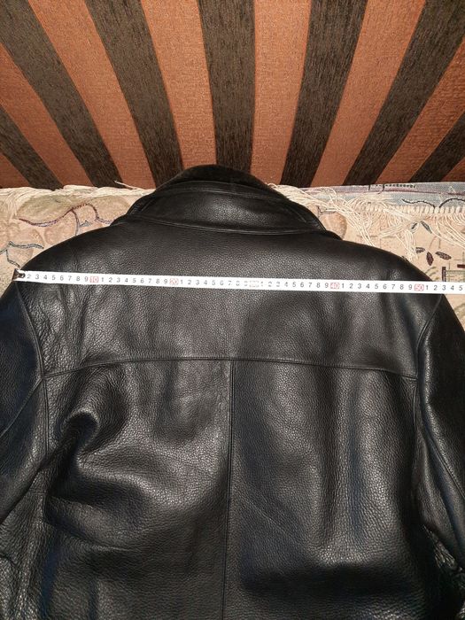 Кожана куртка мужска.