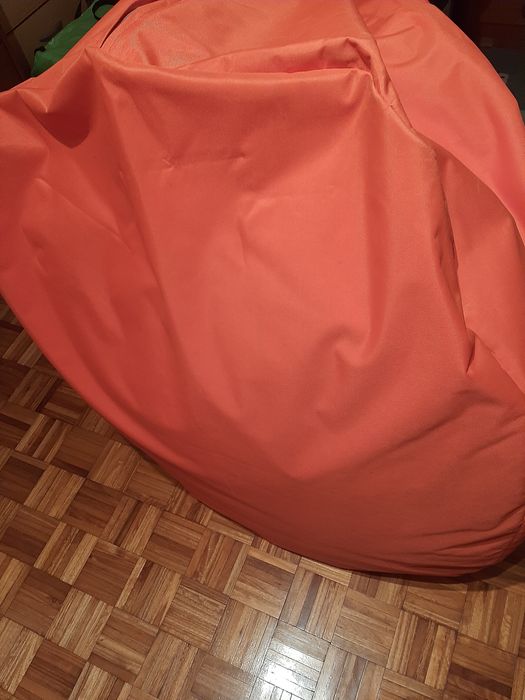 Puf grande impermeável Laranja
