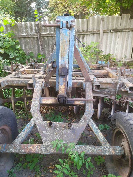 Продам плуг 3*35., дискова борона 310.Запчастини на Уаз.