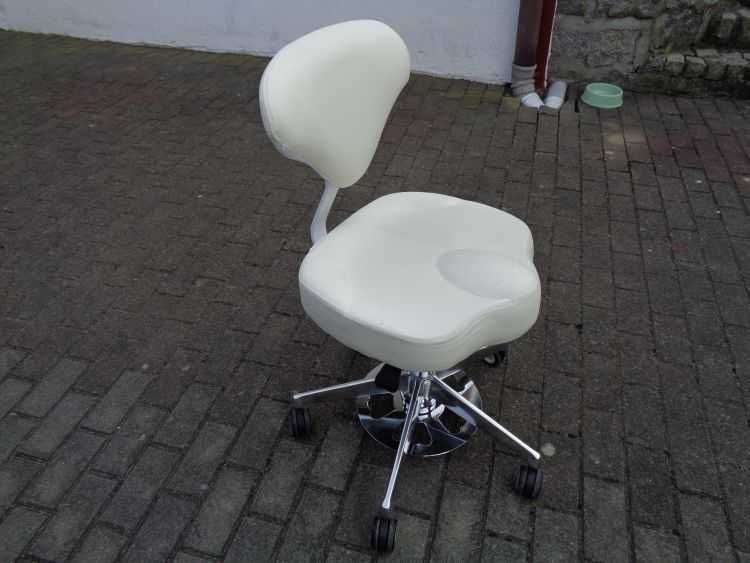 Krzesło kosmetyczne na kółkach Activeshop