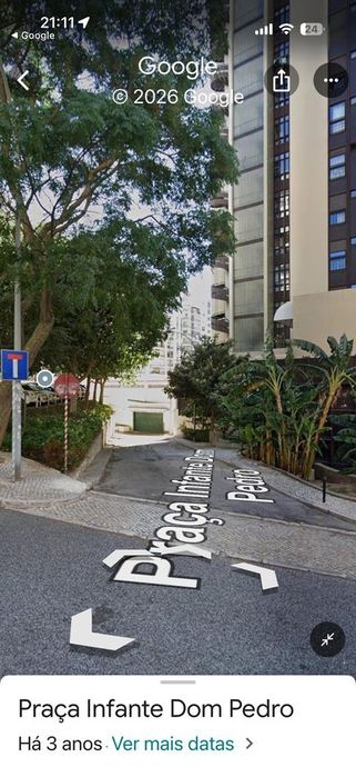 Garagem 26m2 na Rua Margarida Palla 16 em Algés.