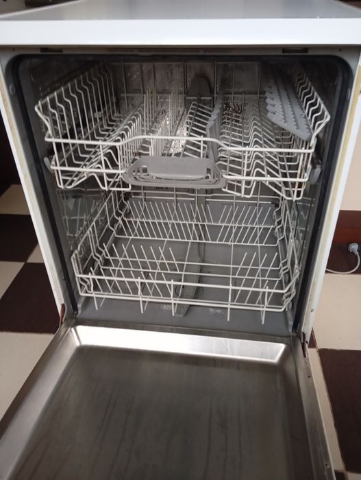 Посудомийна машина Bosch по запчастинах.