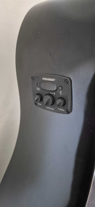 Fender CD-60SCE gitarę