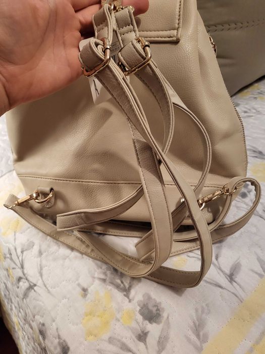 Mochila Bege. [Com Etiqueta].