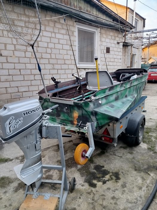 Човен Казанка южанка обрезанная 3 метра з мотором Хонда 15