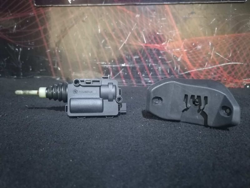 Fecho Da Tampa Do Combustivel Opel Zafira A Veículo Multiuso (T98)