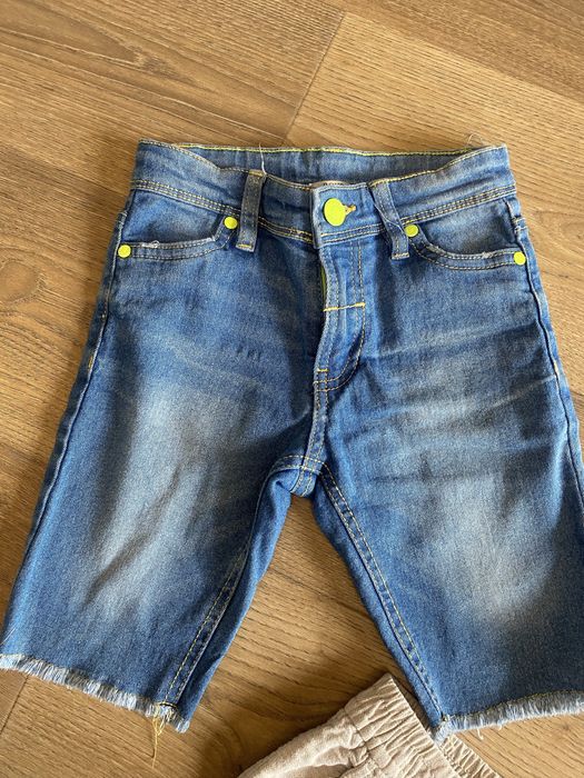 Krotkie spodenki chłopięce