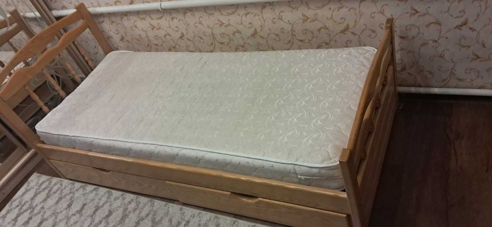 Ліжко з Вільхи ( натуральне дерево) з матрацом