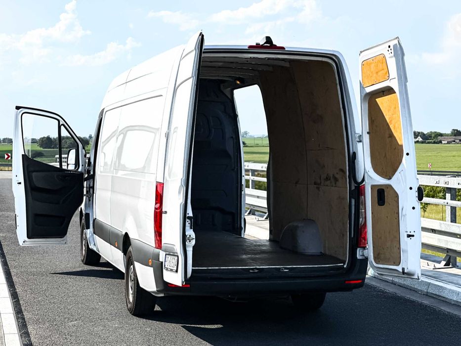 WYPOŻYCZALNIA  Wynajem busów dostawczych blaszak van kontener plandeka