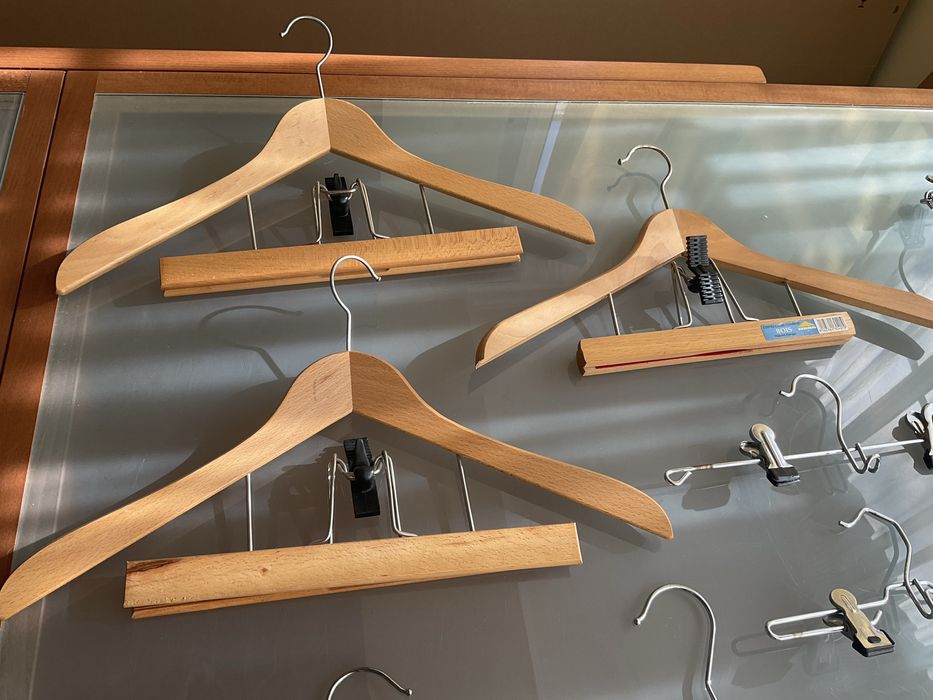 Cabides Madeira Saias calcas e Vestidos senhora