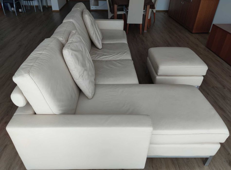 Sofá 4 lugares chaiselongue e puff