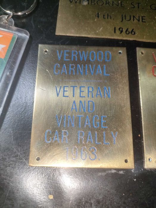 Chapas metálicas alusivas a rallye's anos 60