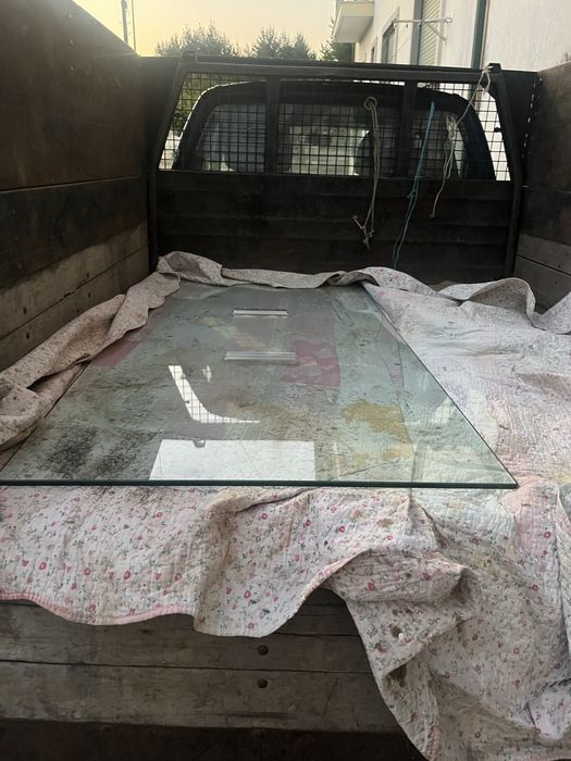 Mesa de jantar em vidro