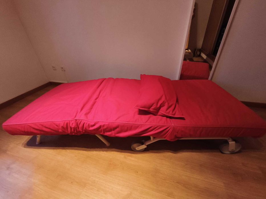 Sofá cama vermelho dobrável