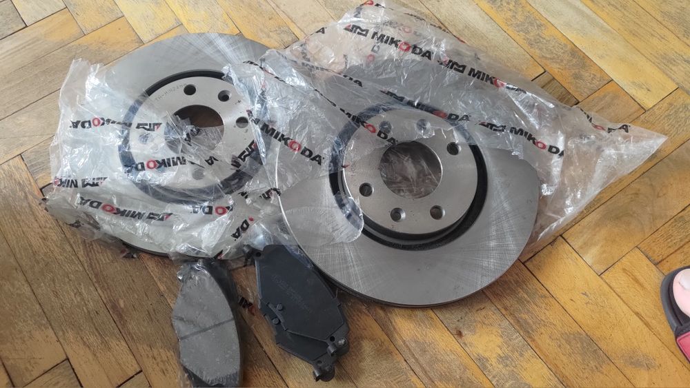 Tarcze hamulcowe przód