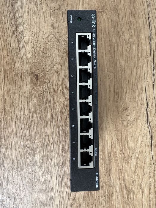Switch Gigabit 8 Portas TP-Link TL-SG108S (Com Carregador)