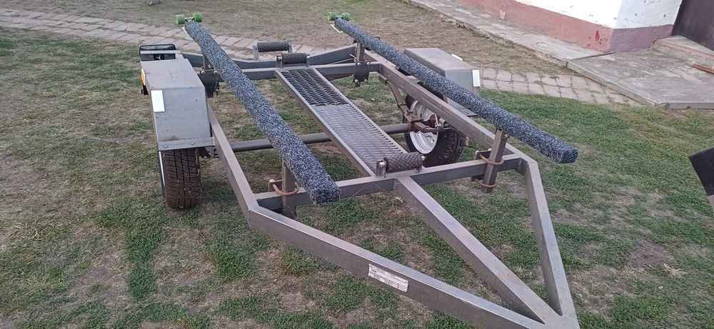 Продам лодочний прицеп