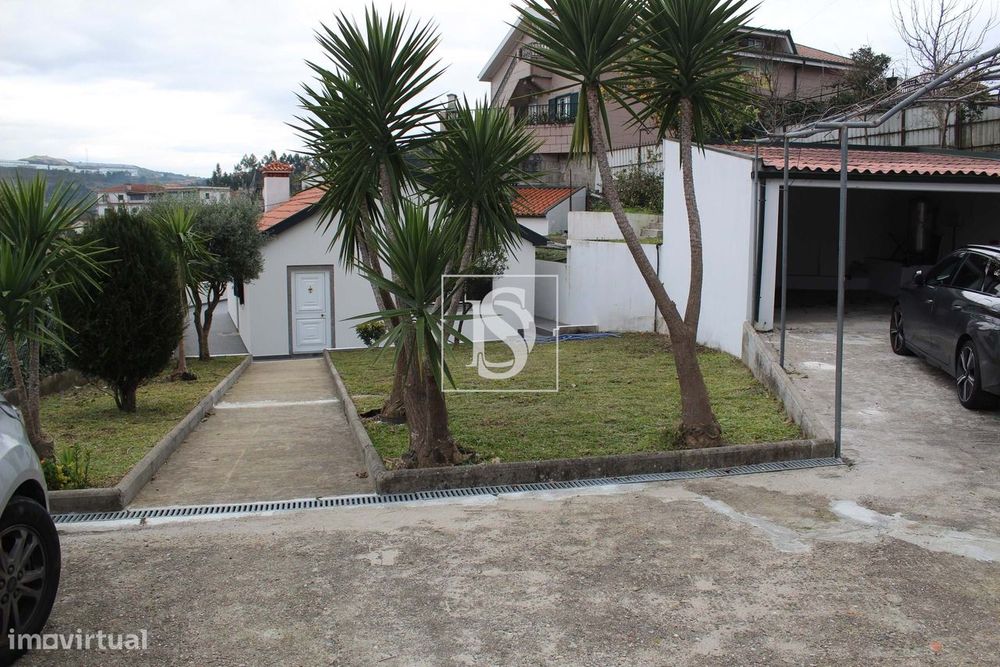 Moradia  T2+1 em Lustosa