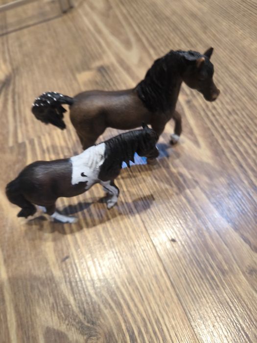 Sprzedam konie marki Schleich i CollectA