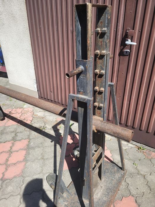 Podnośnik do bębnów