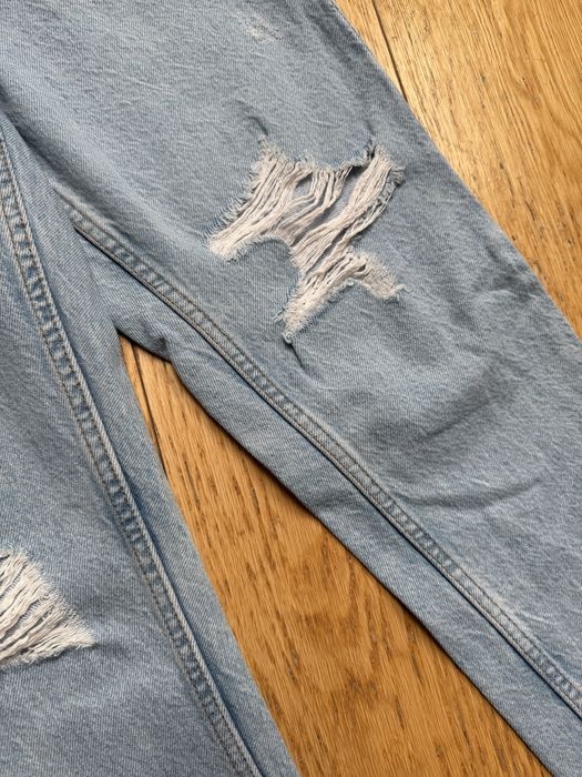 Джинси мом з потертостями і необробленим краєм denim xs